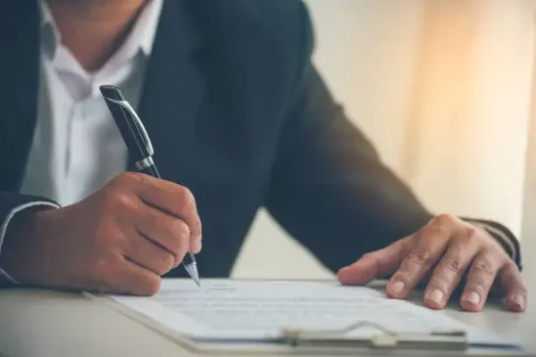 Văn bản pháp luật mới thường thay đổi những nội dung gì? 1 istockphoto 1704053487 612x612 1